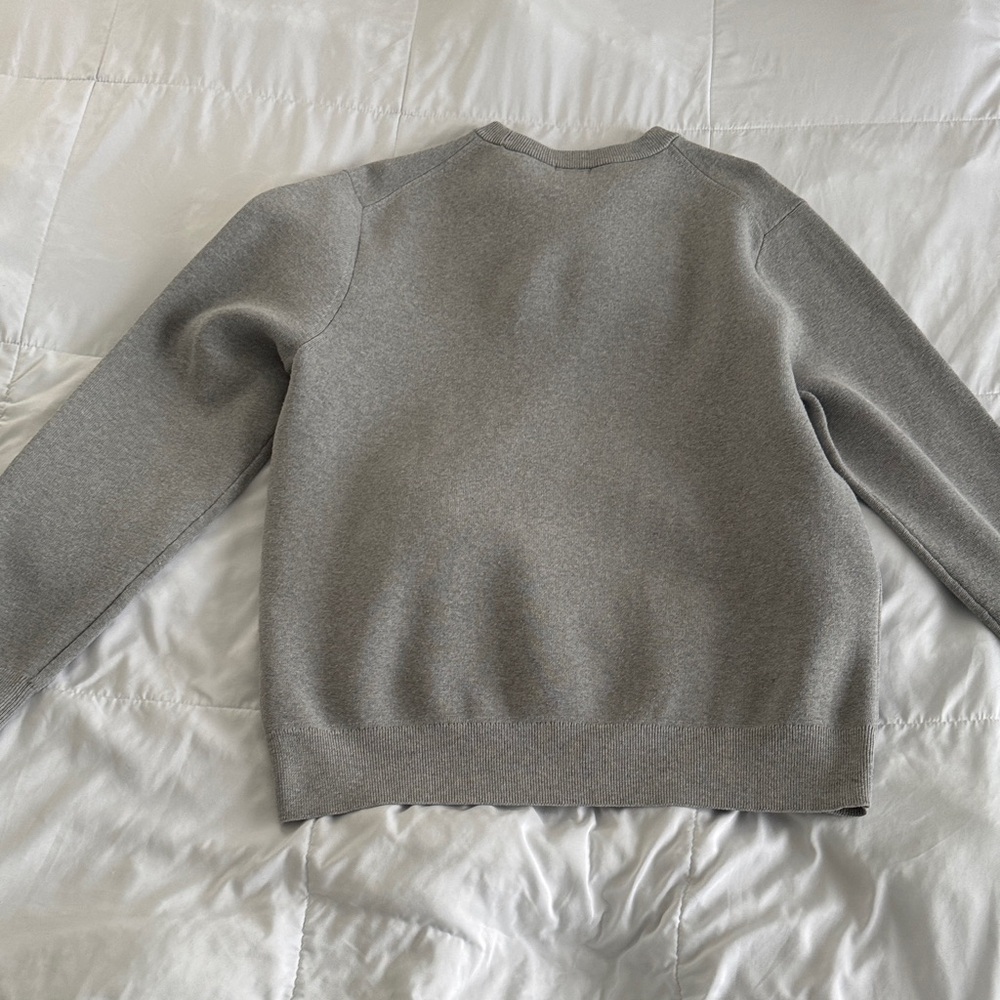 Uniqlo Women's Light Gray Crew Neck Sweater - Picture 5 of 5